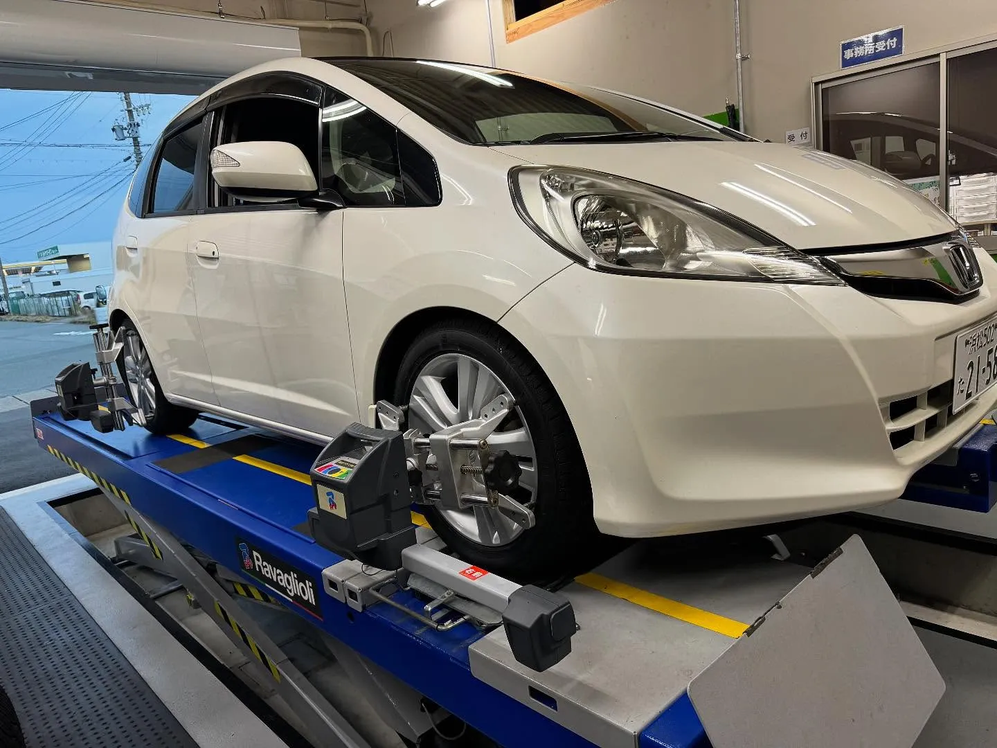 フィットGE8 ローダウン後のアライメント調整です