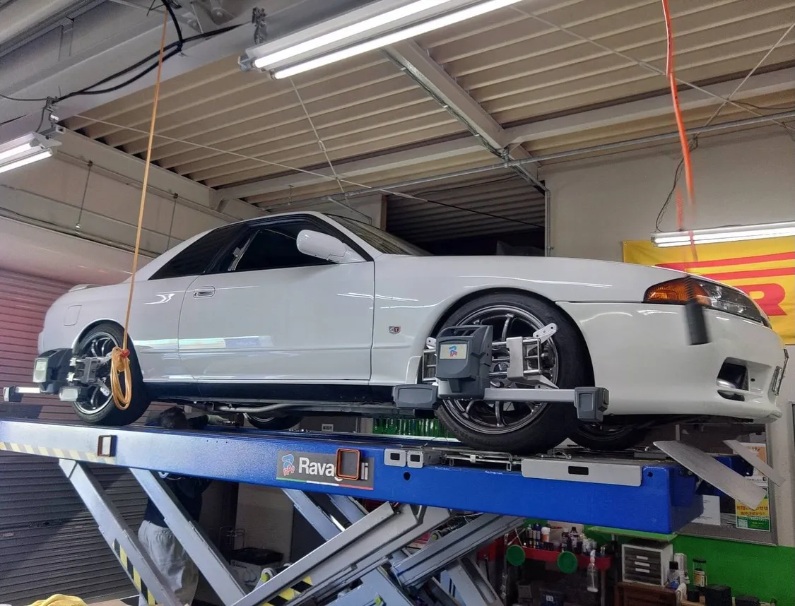R32スカイラインのアライメント調整を行いました🛞