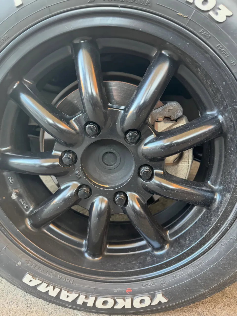🔧 200系ハイエース|フロントハブキャップ取付